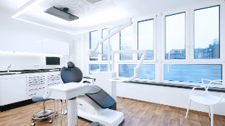 The Zähne im Zentrum practice in Münster relies on modern technology – for example, the Sinius treatment unit.