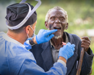 Ugandian patient receives new dentures by dentist