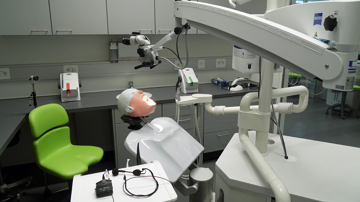 phantom head with microscope camera