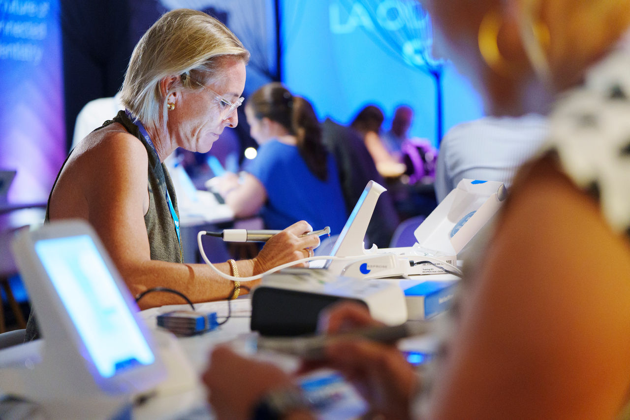 Sevilla 19 y 20/09/2025 Dentsply Sirona World
FOTO: Pepo Herrera
www.pepoherrera.com
IG: @pepo_herrera